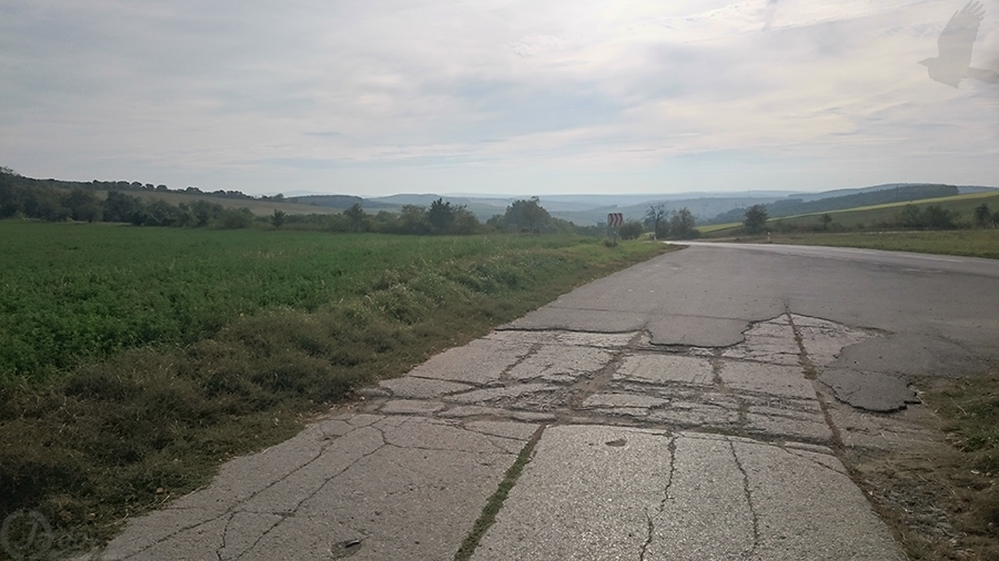 Pohled z uzavřené cesty na jih Moravy